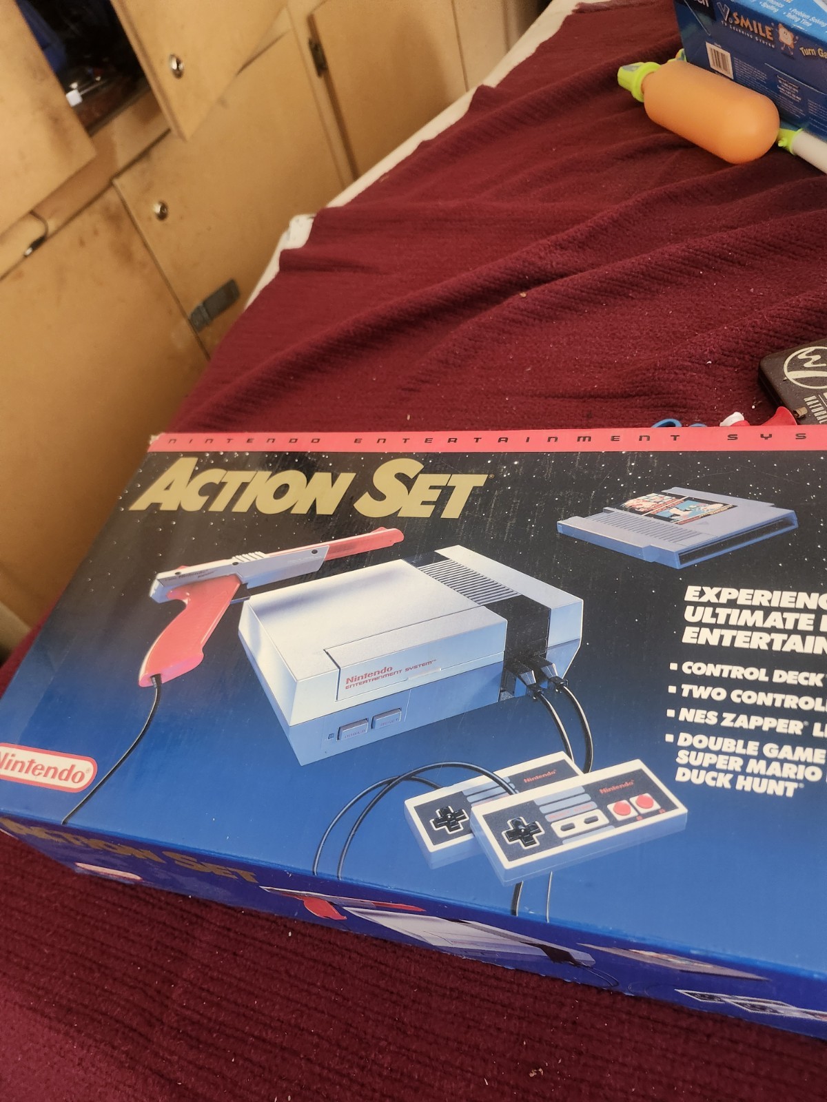 Nintendo NES Action Set Console Two Controllers Zapper Light Gun Composite RCA