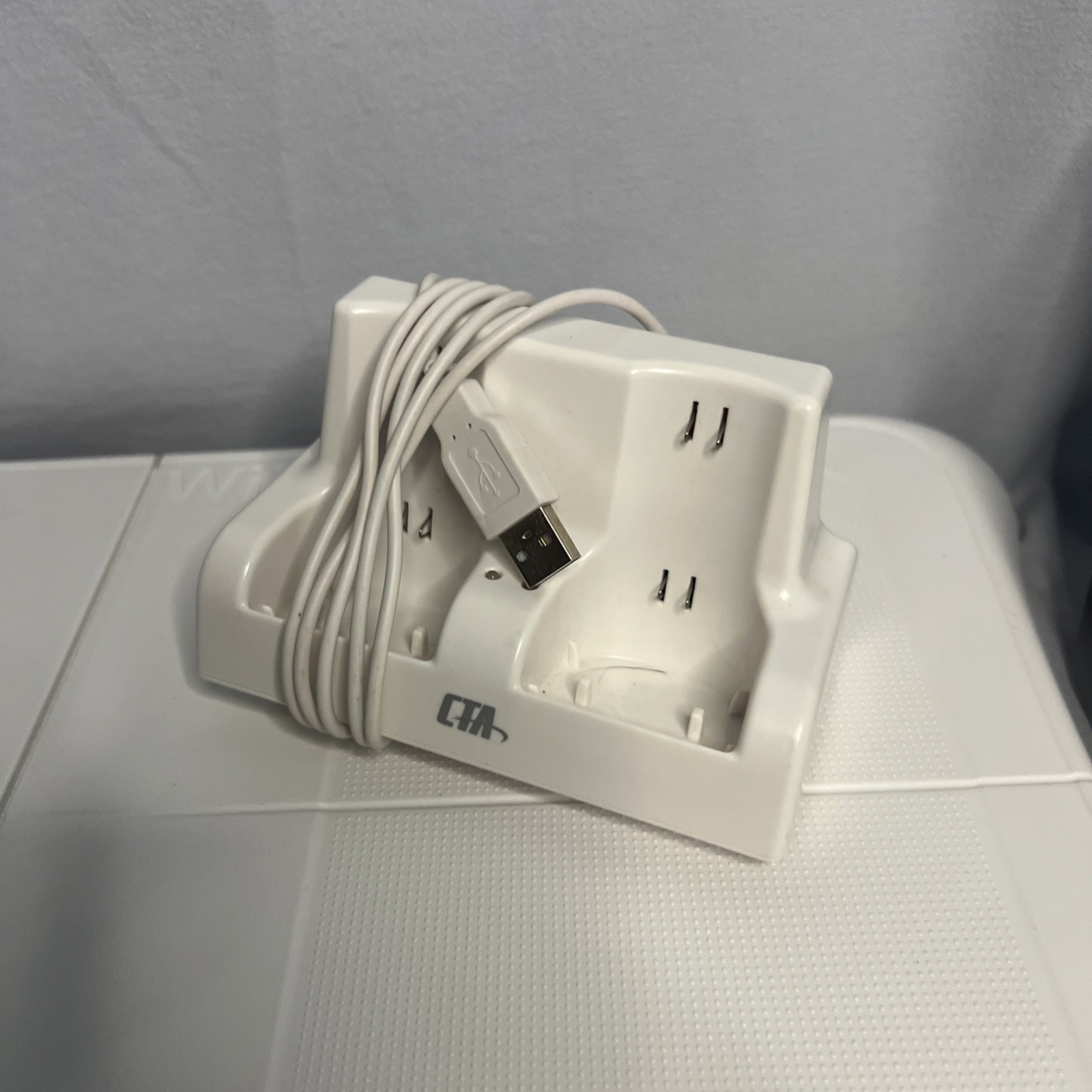 Wii Nintendo Console, Remotes, Cords, Remote Cases, Sensor, See Pic i1