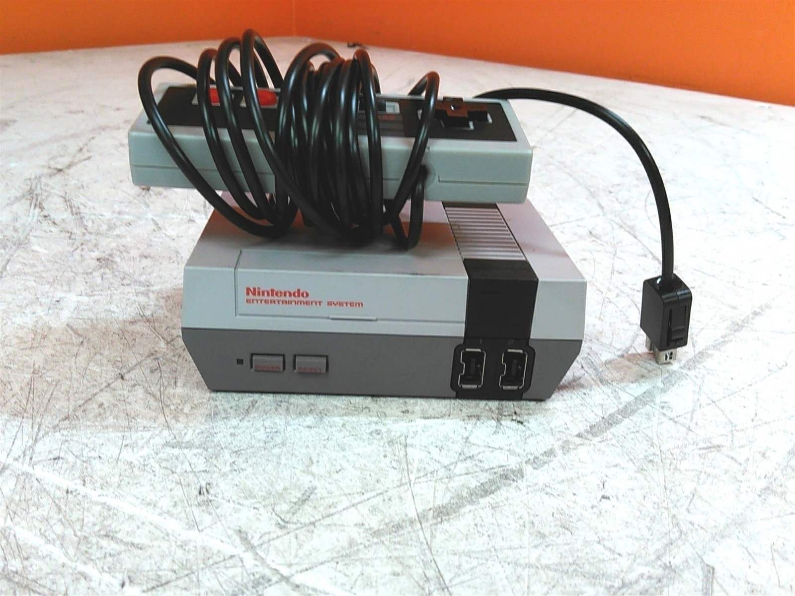 Nintendo Entertainment System HDMI NES Classic Edition with 1x Controller