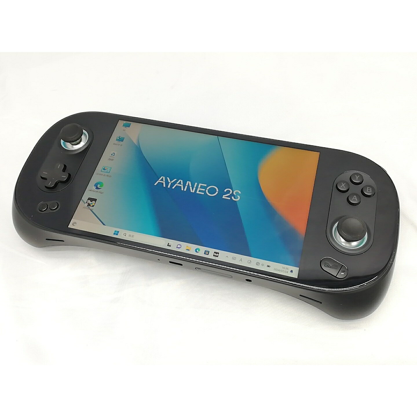 Ayaneo 2S AMD Ryzen 7 7840U 32GB RAM 2TB Storage Black Beautiful Product
