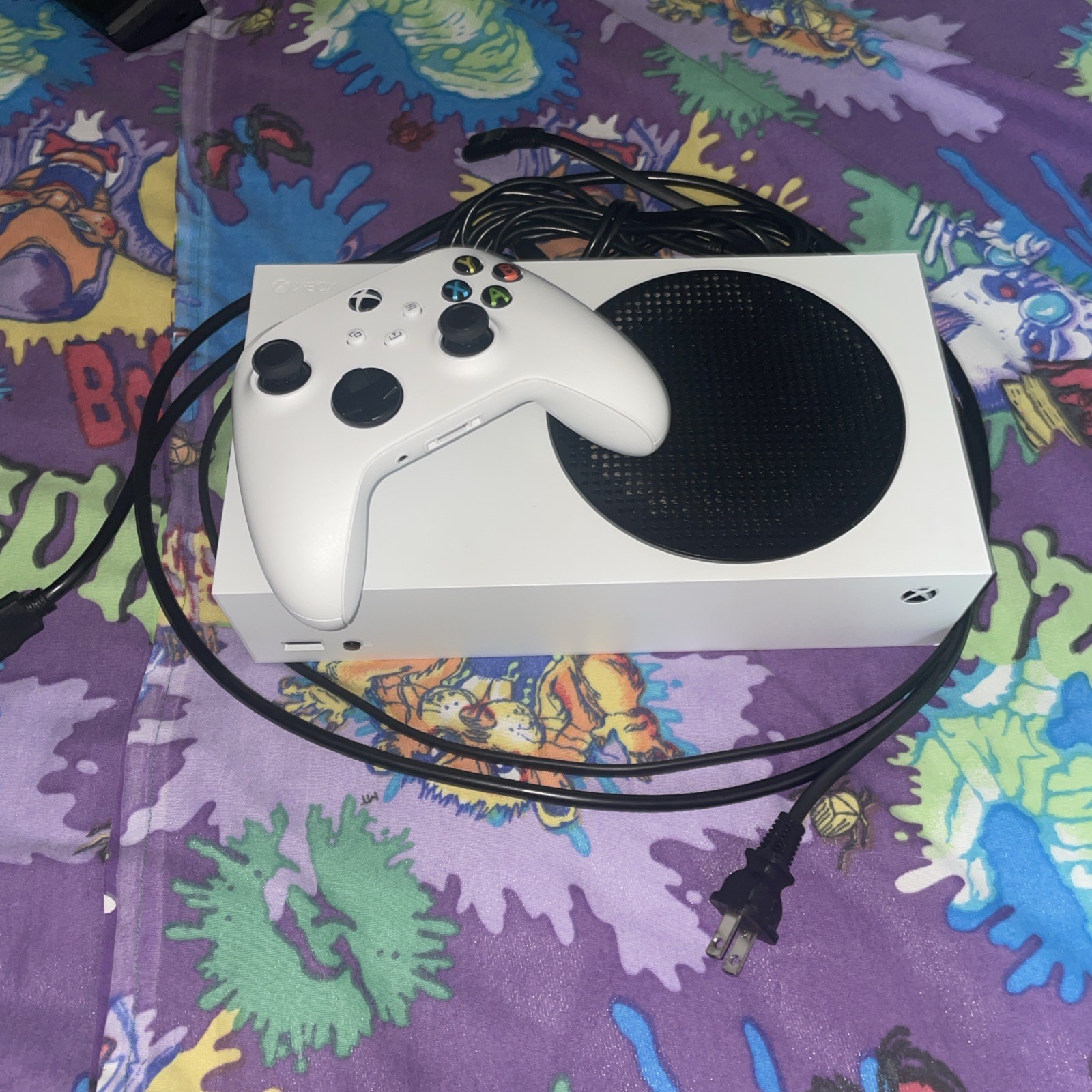 White Microsoft Xbox Series S 512gb With Cables, Controller, And Strike Pack.