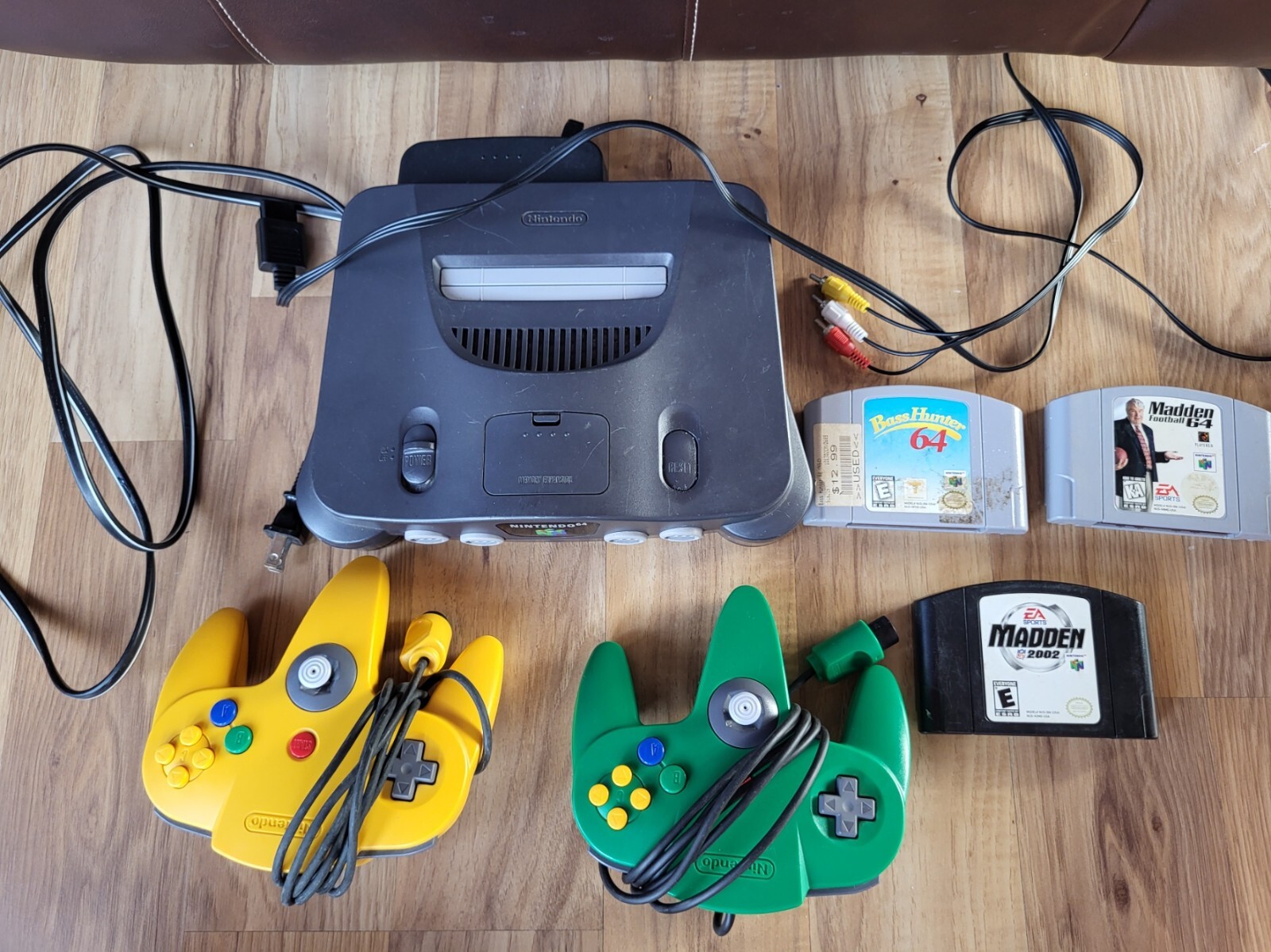 Nintendo 64 N64 Console, Controllers & Games – Not Tested