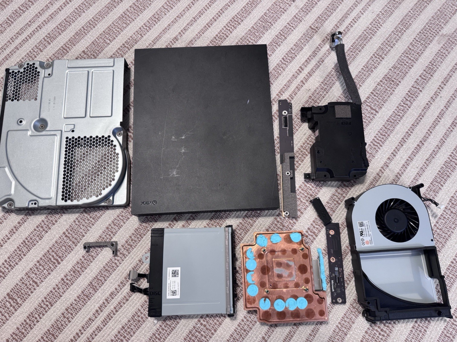 Microsoft Xbox One X – Parts And Pieces
