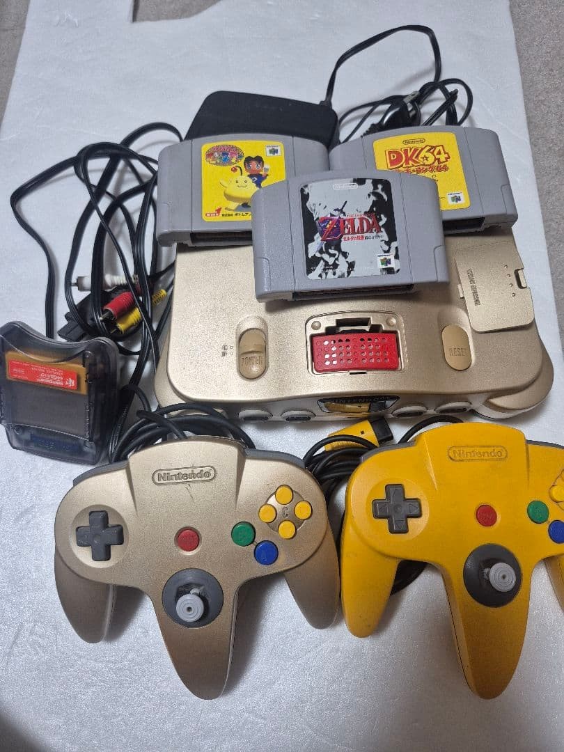 Nintendo 64 Console Limited Edition toys R’ Us Gold N64 NTSC-J Expansion Pak Set