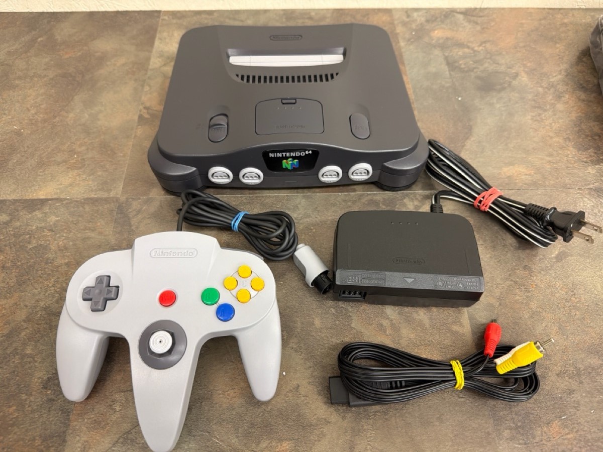 NINTENDO N64 CONSOLE NUS-001 WITH 1 CONTROLLER & CABLES – TESTED (WBP018767)