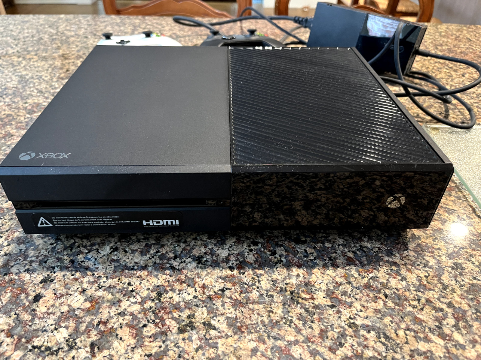 Microsoft Xbox One 500GB Console Bundle (excellent condition)