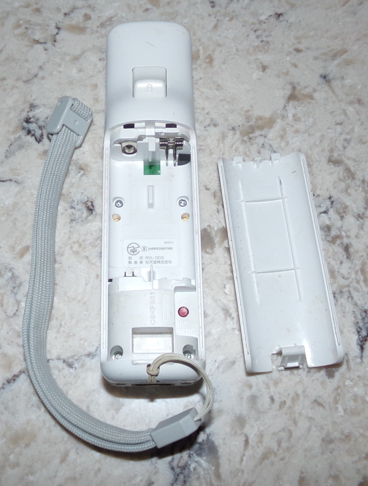 Nintendo Wii Sports Disc White Game Console Box 1 Remote 2 Nunchuck Sensor Bar
