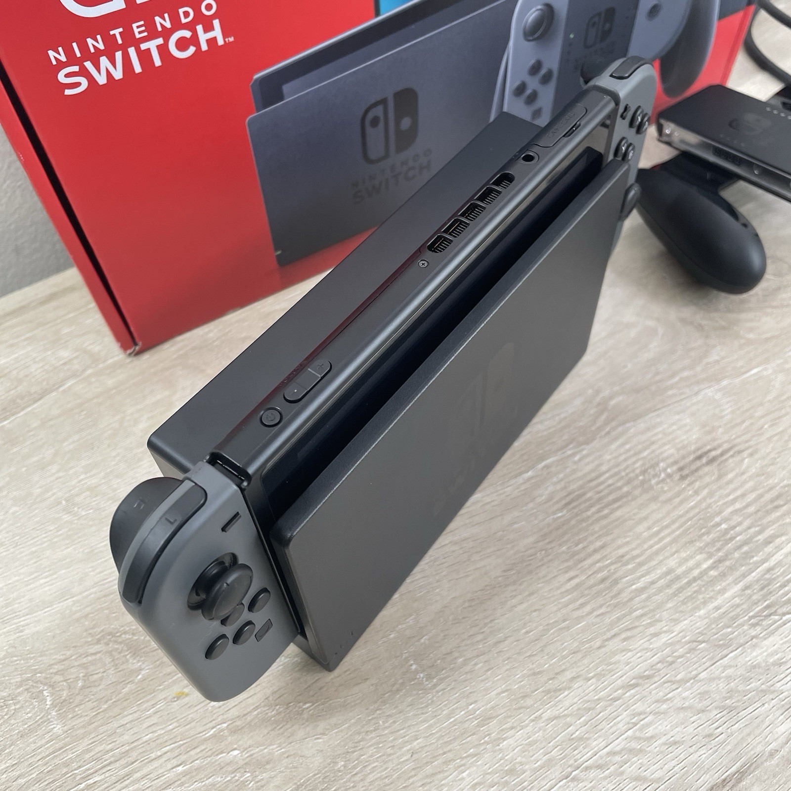 Nintendo Switch Console Bundle w/Gray Joy-Cons Complete In Box CIB – Excellent