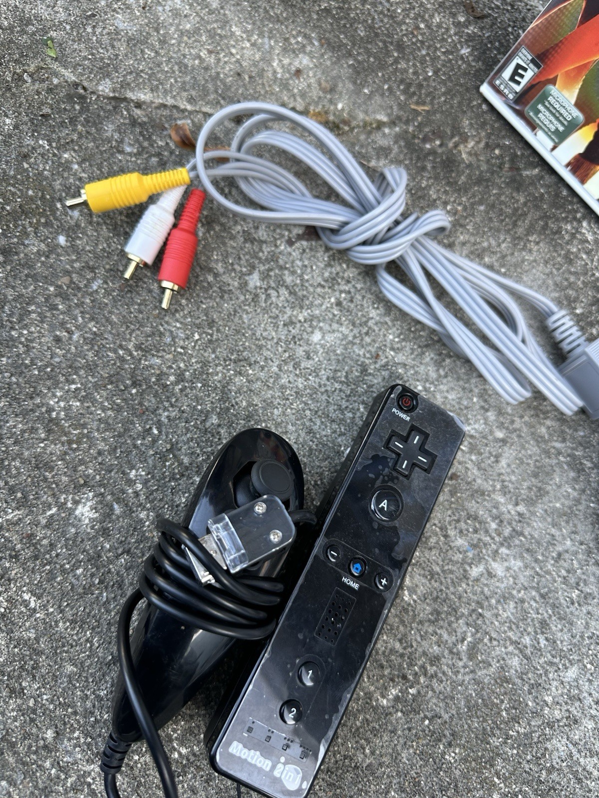 Nintendo Wii Console Bundle 6 Games, 2 Controllers & Nunchucks, Oem Mic, & more