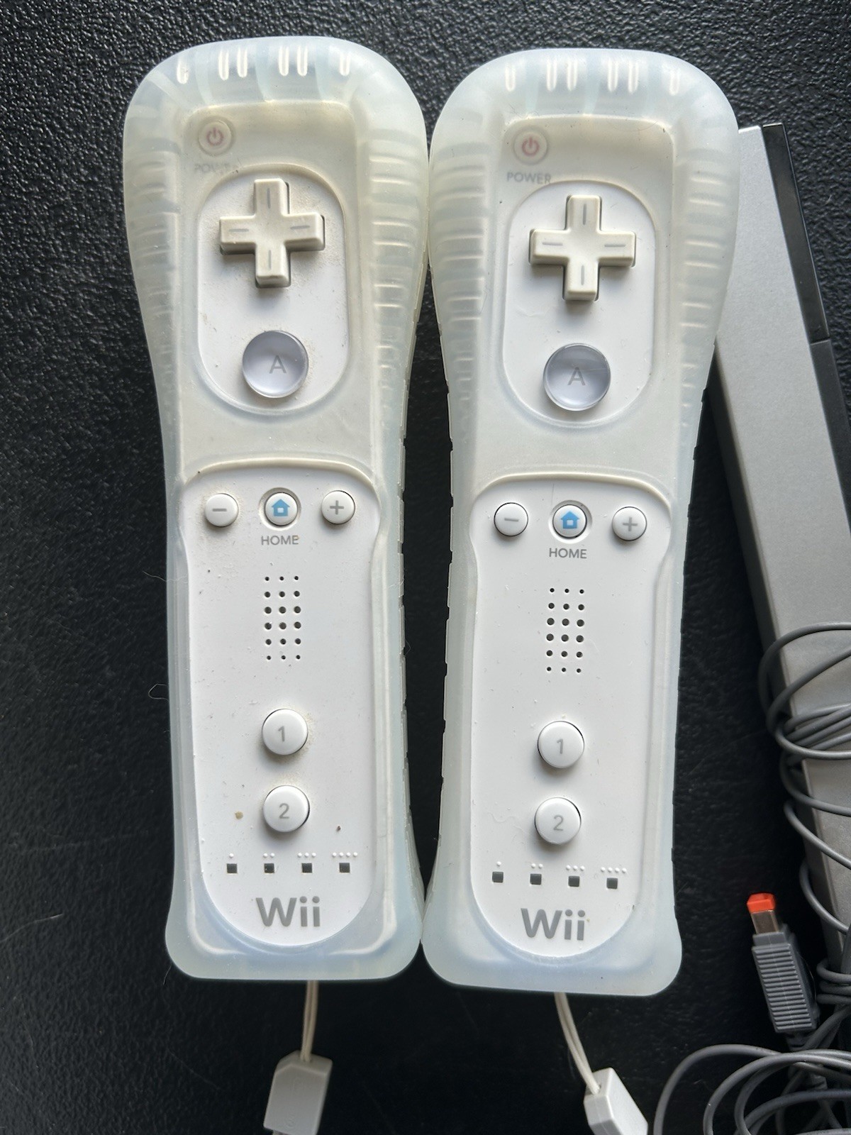 Nintendo Wii RVL-001(USA) Console – White – 2 Controllers – Working