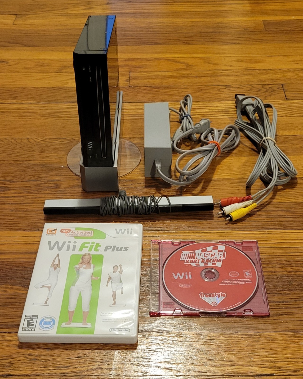 Nintendo Wii Black Console RVL-101 Bundle Cords & Sensor Bar + 2 Games TESTED