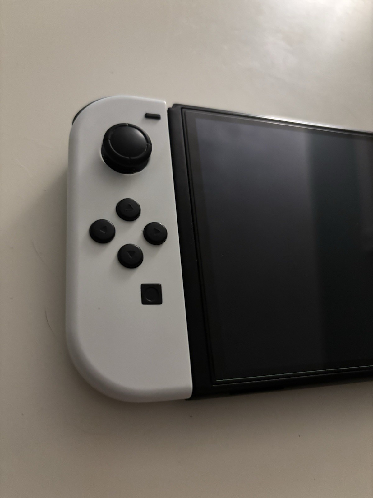 Nintendo Switch OLED Console White Joy-Con 64GB Wi-Fi USB-C + 2 Wired Pads