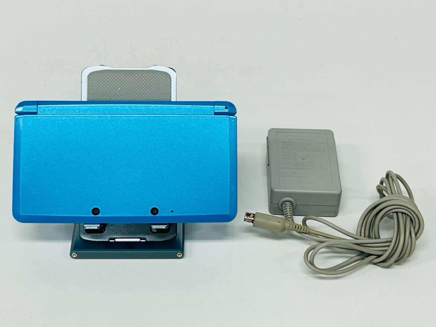 Nintendo 3DS Console Light Blue w/battery charegr (Good) B-7