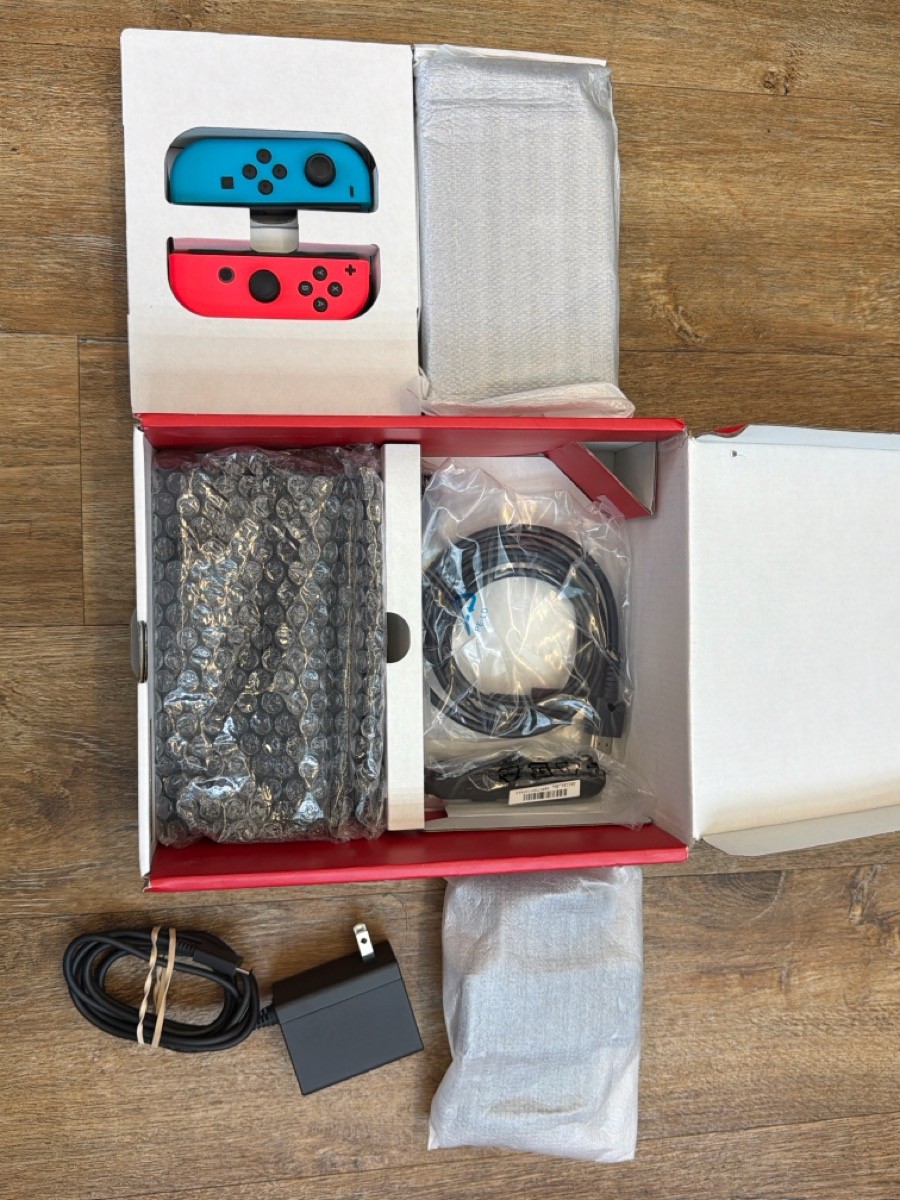 NINTENDO SWITCH HANDHELD – OLED – HEG-001 (SBL012484)