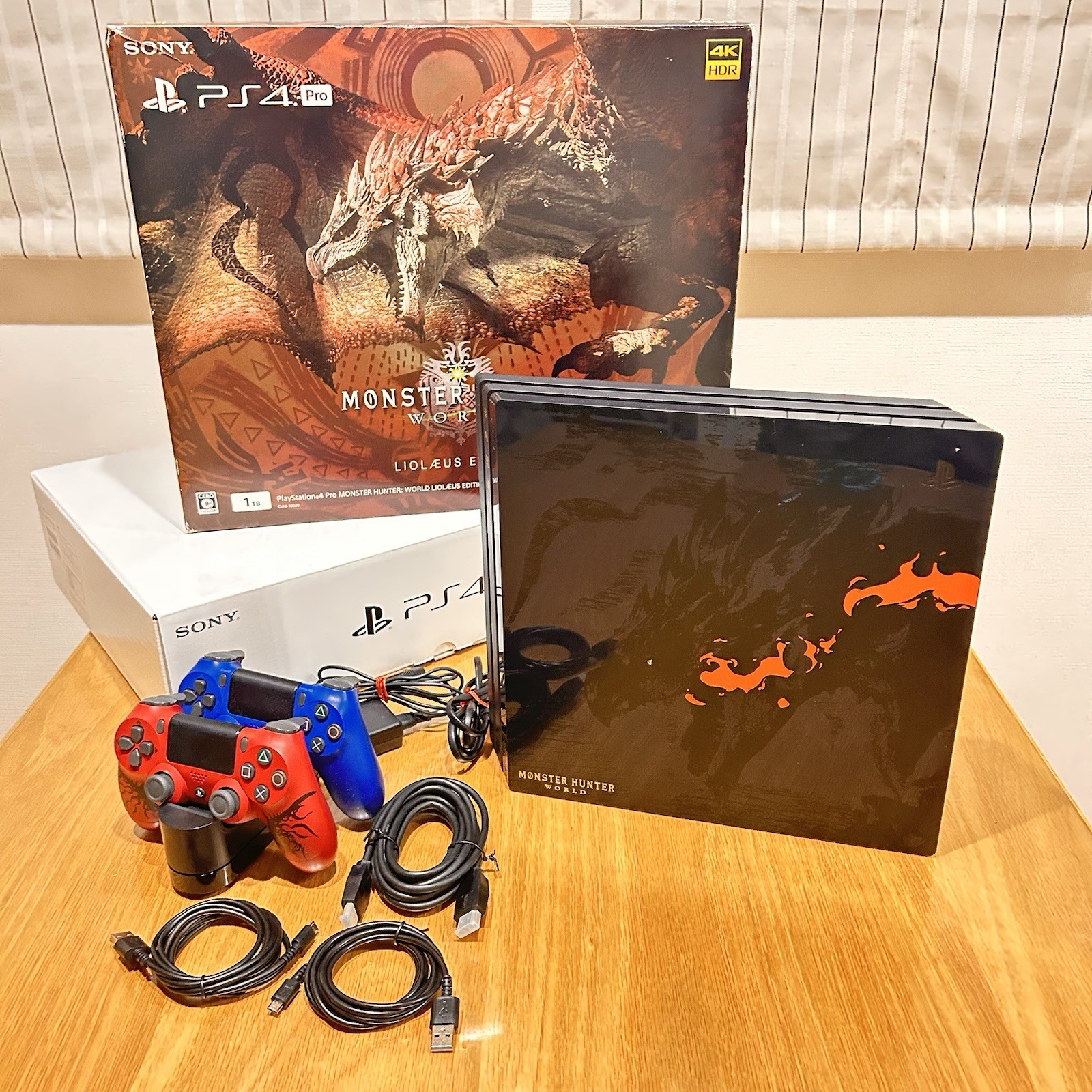 Sony PS4 Pro 1TB Monster Hunter World: Rathalos Edition CIB 2 Controllers + Stan