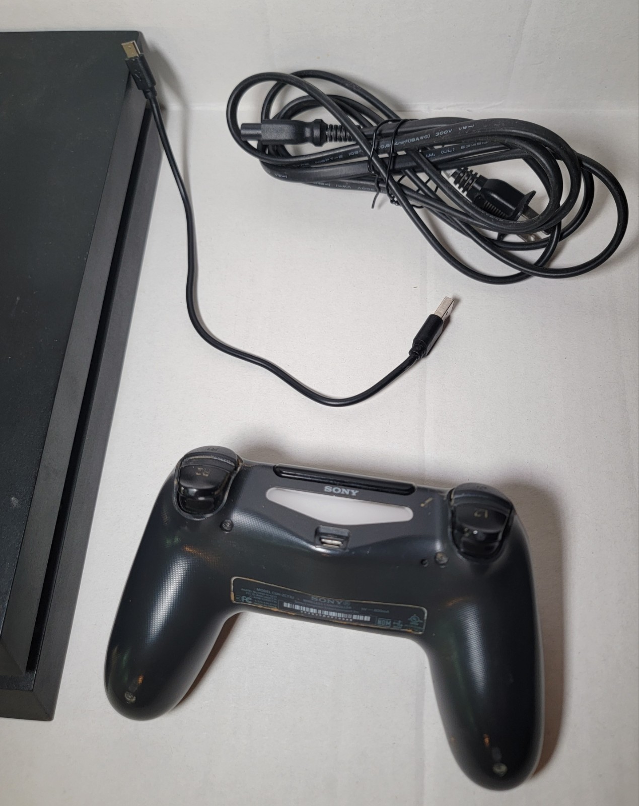 PlayStation 4 Console Read Description Powers On CUH-1001A
