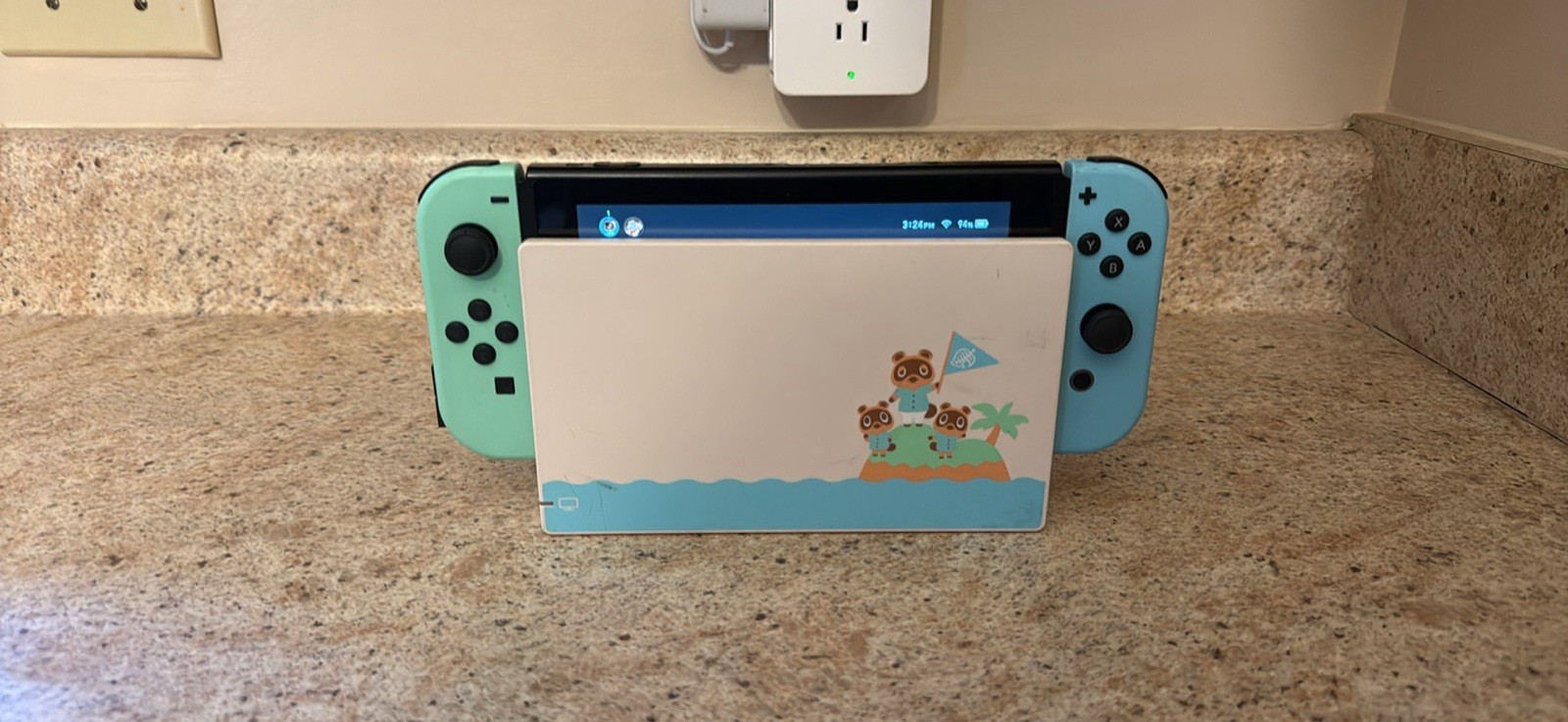 Nintendo Switch Animal Crossing New Horizons Edition + 8BitDo Bluetooth Adapter
