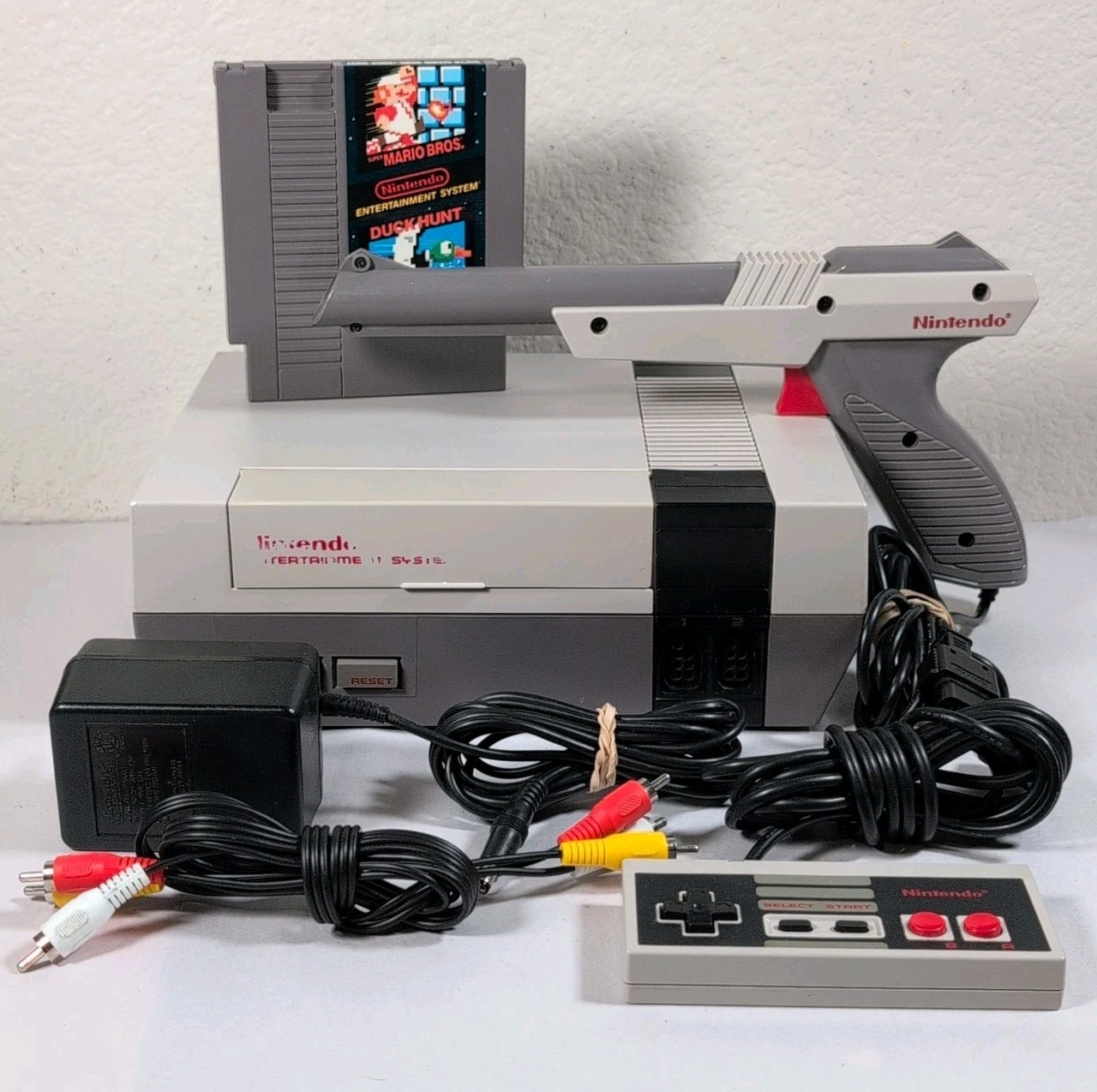 Nintendo NES-001 Console W/ Mario Duck Hunt Controller Light Gun Tested Working
