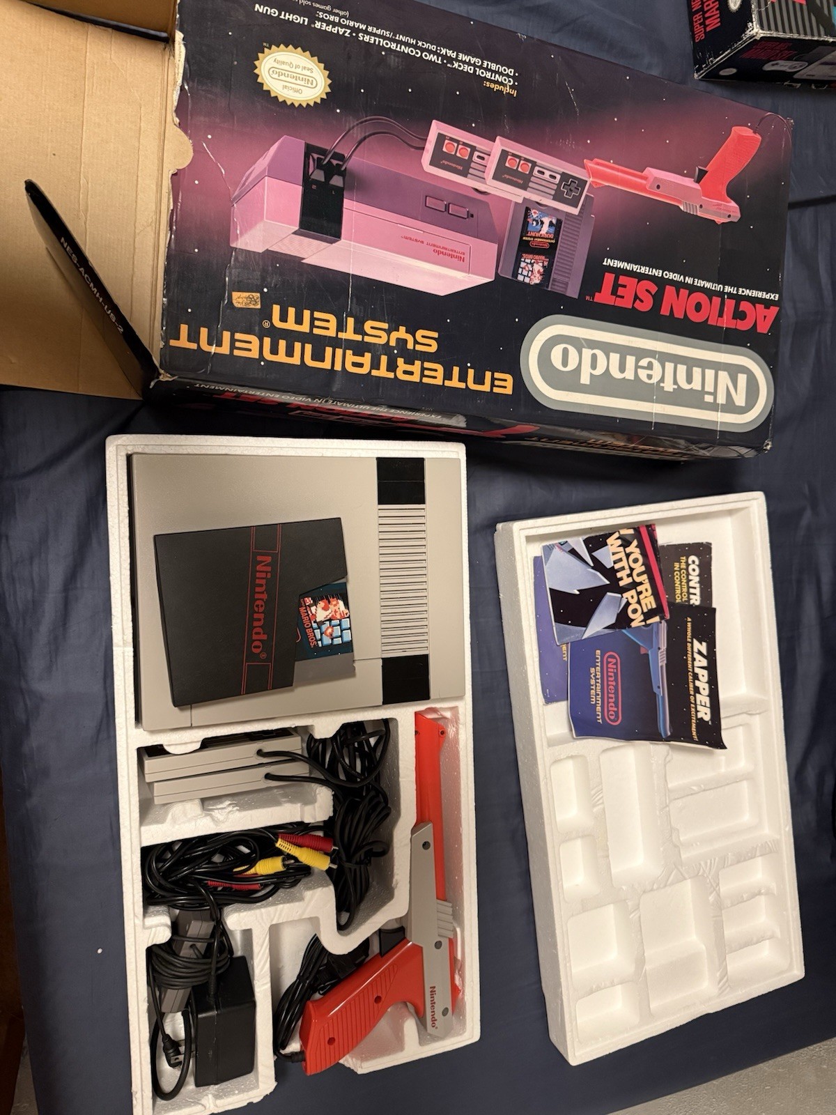Nintendo Entertainment System NES Action Set Console Complete in Box CIB