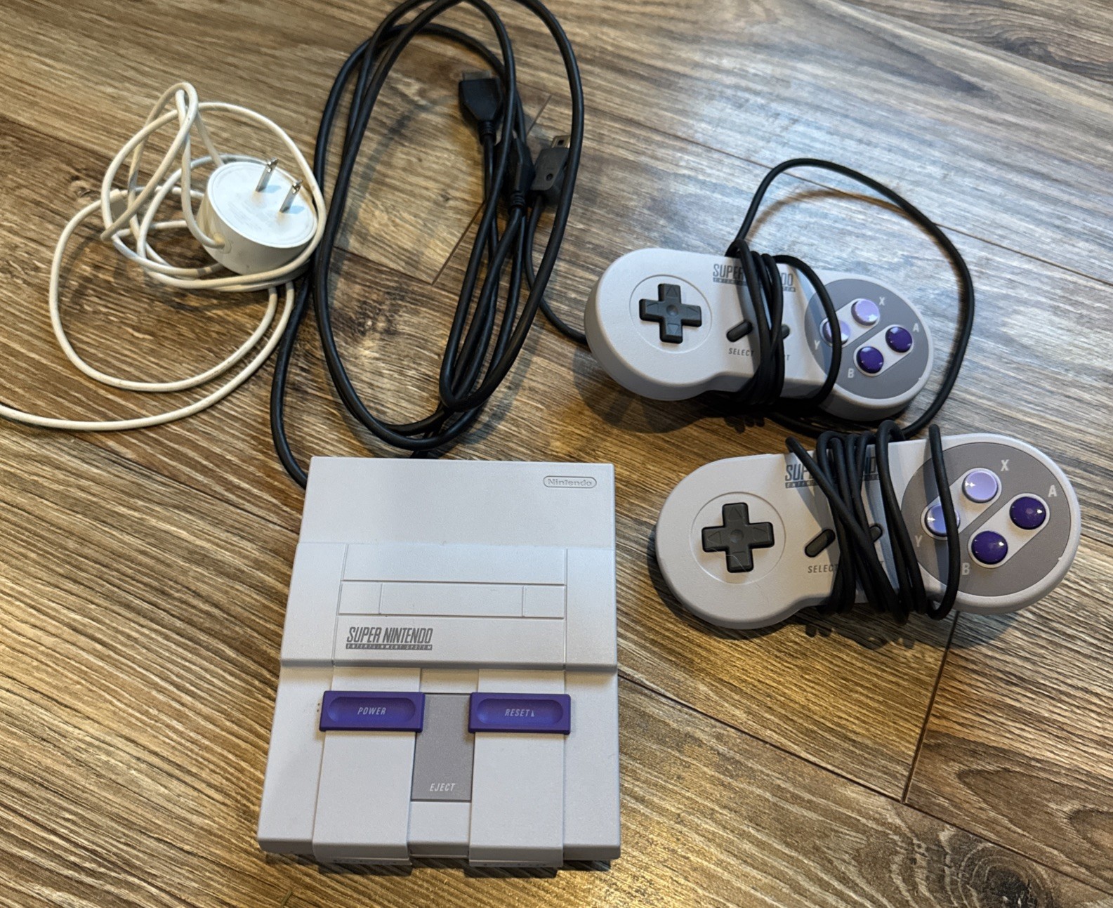 Nintendo SNES Classic Edition Mini Console Bundle CLV-201 2 Controllers HDMI