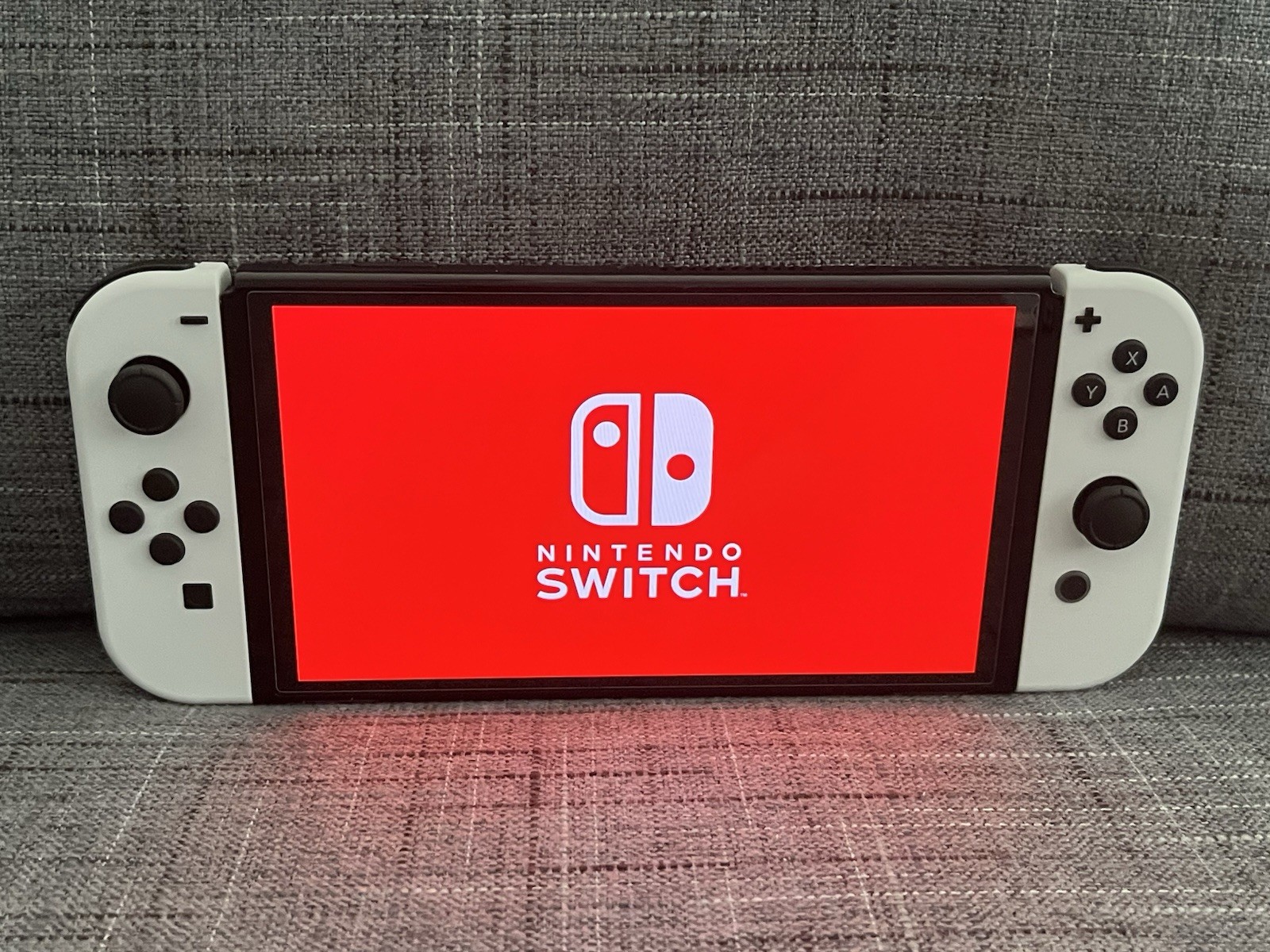 Nintendo Switch OLED Console 64GB w/ Box + Screen Protector