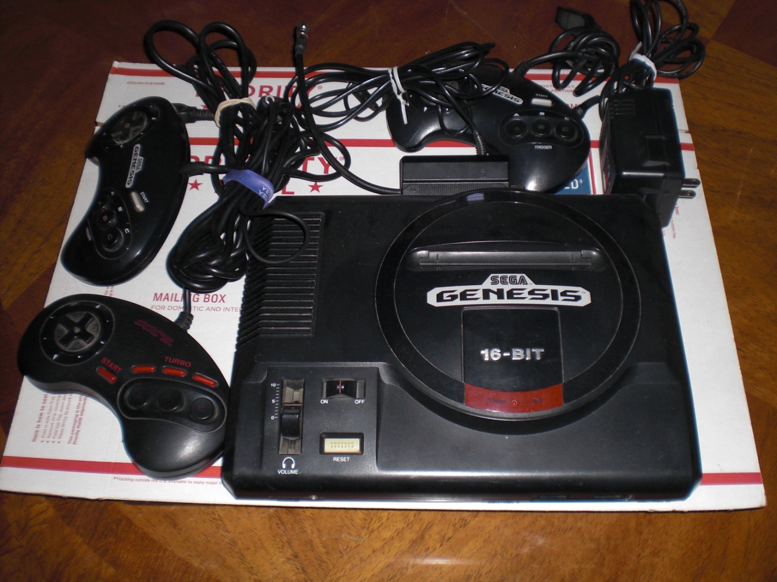 SEGA GENESIS 16 BIT CONSOLE 3 CONTROLERS 1 TURBO 11 GAMES COMPLETE * 1 OWNER *