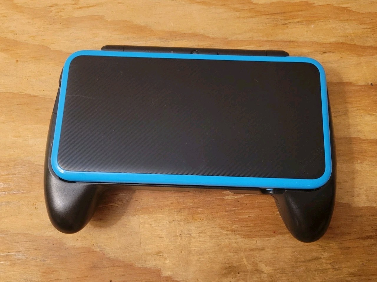 8 Games — 2DS XL Turquoise Blue Game Console with Accessories and Charger