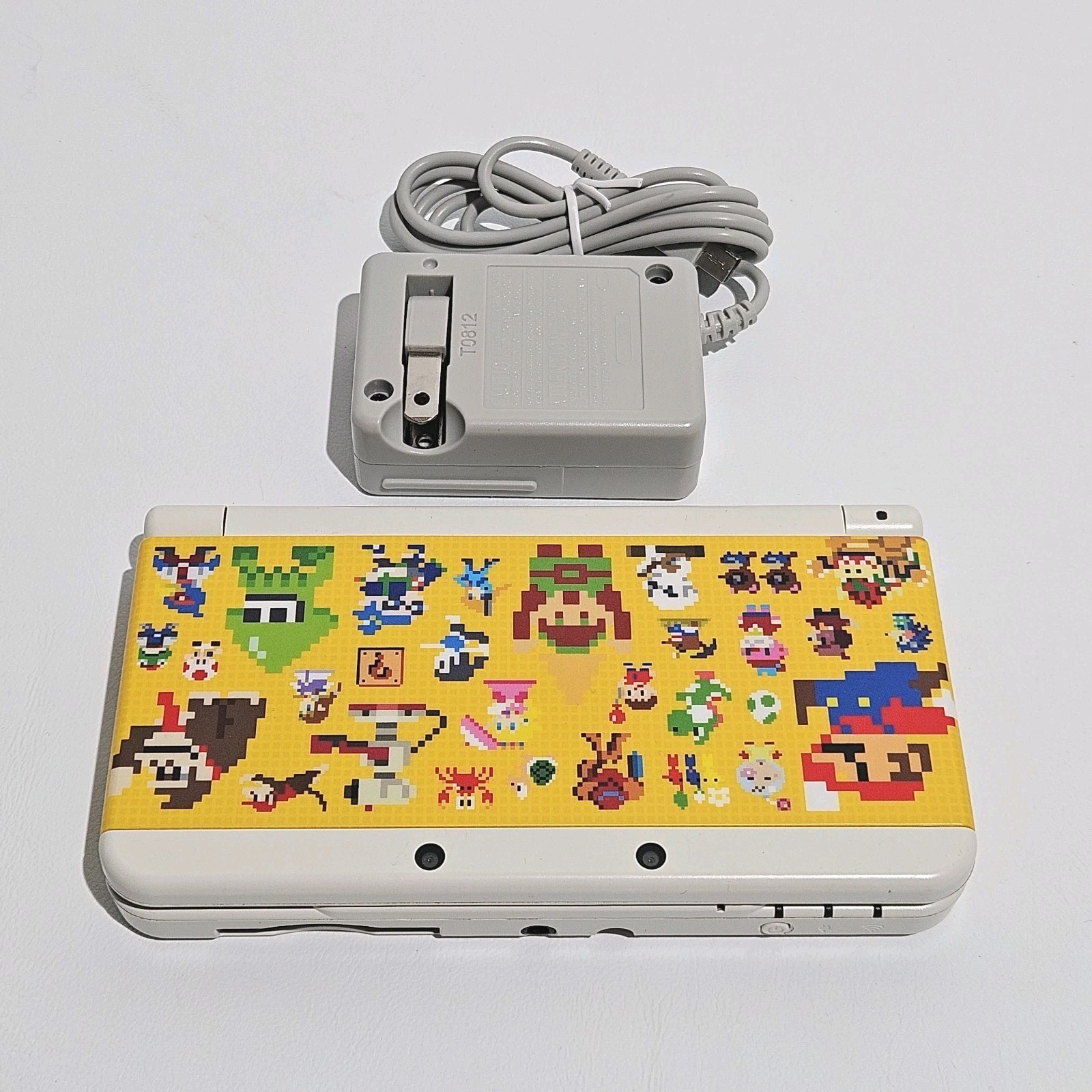 Nintendo New 3DS White Handheld System Console 3D Land Edition With Charger