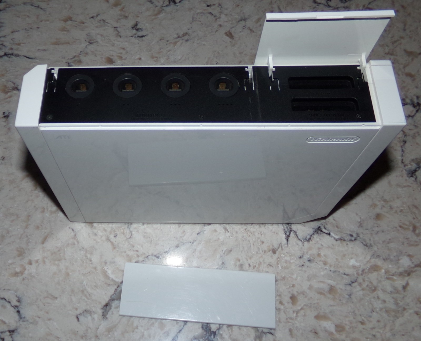 Nintendo Wii Sports Disc White Game Console Box 1 Remote 2 Nunchuck Sensor Bar