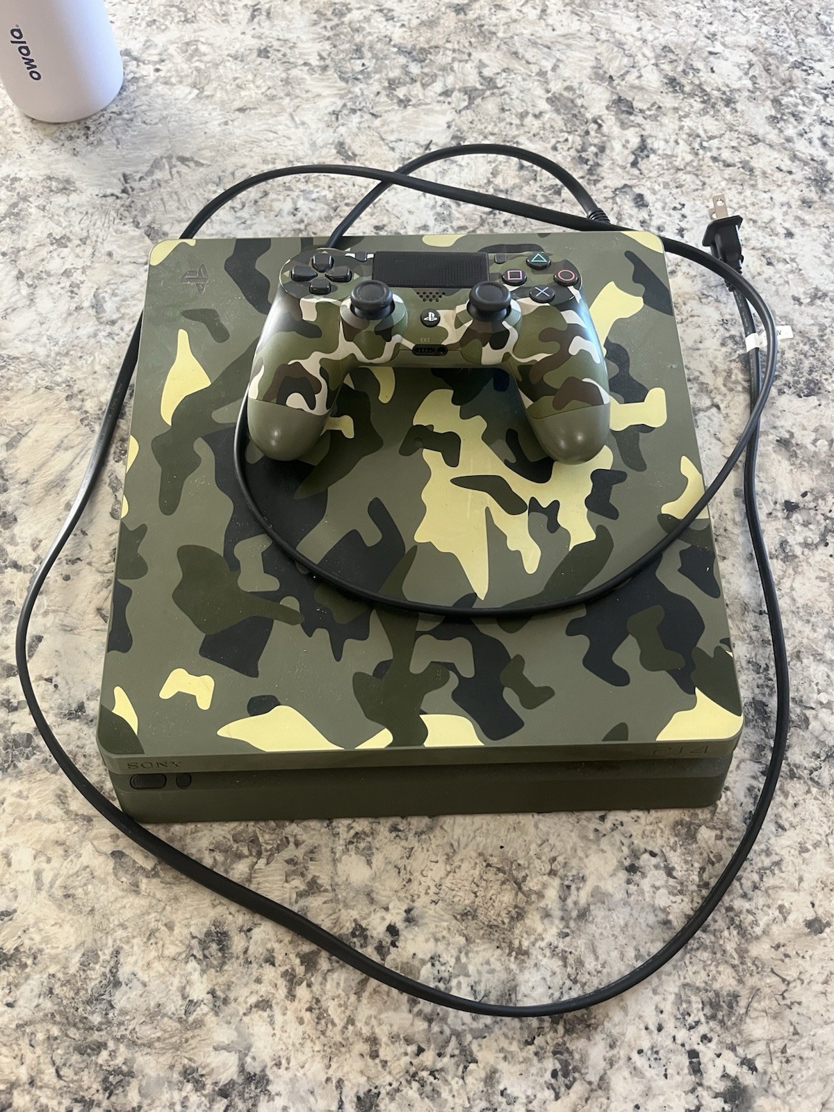 Sony PlayStation 4 Slim Green Camo Console w/ Camo DualShock 4 CUH-2115B