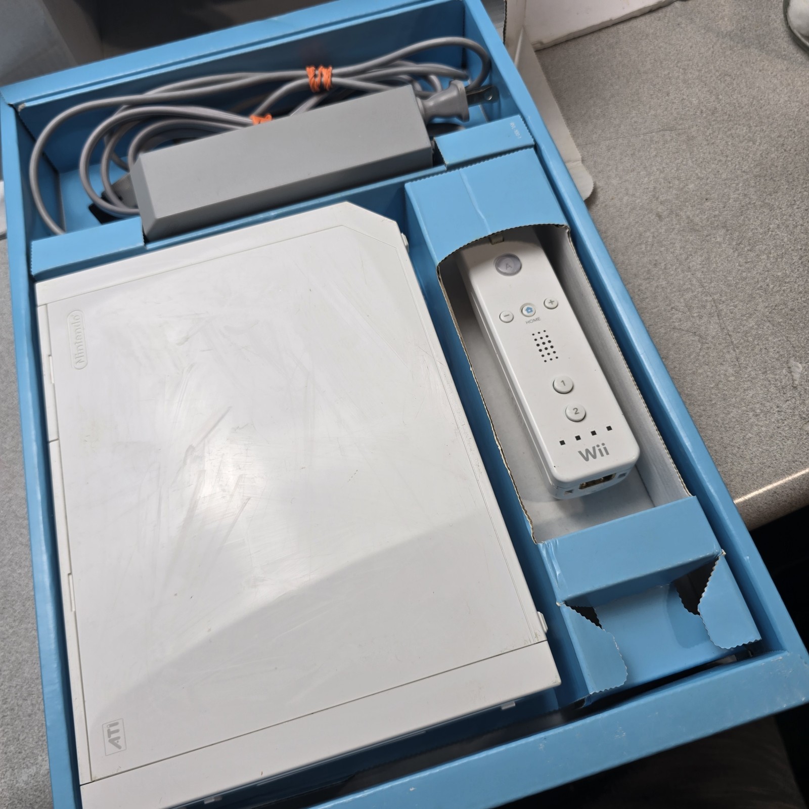 Nintendo Wii Console White RVL-001 Console System Bundle