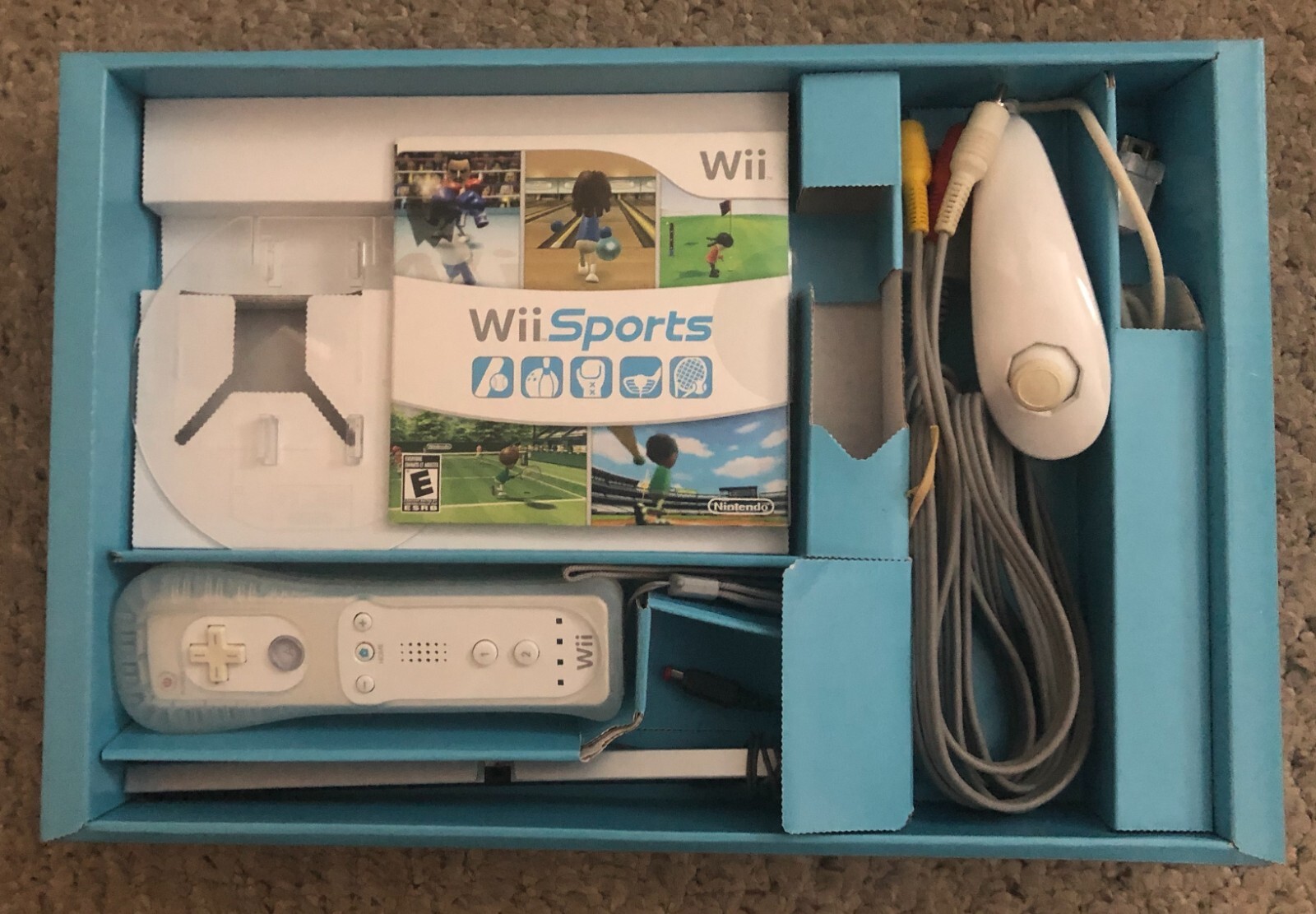 Nintendo White Wii in box with 9 classic Games