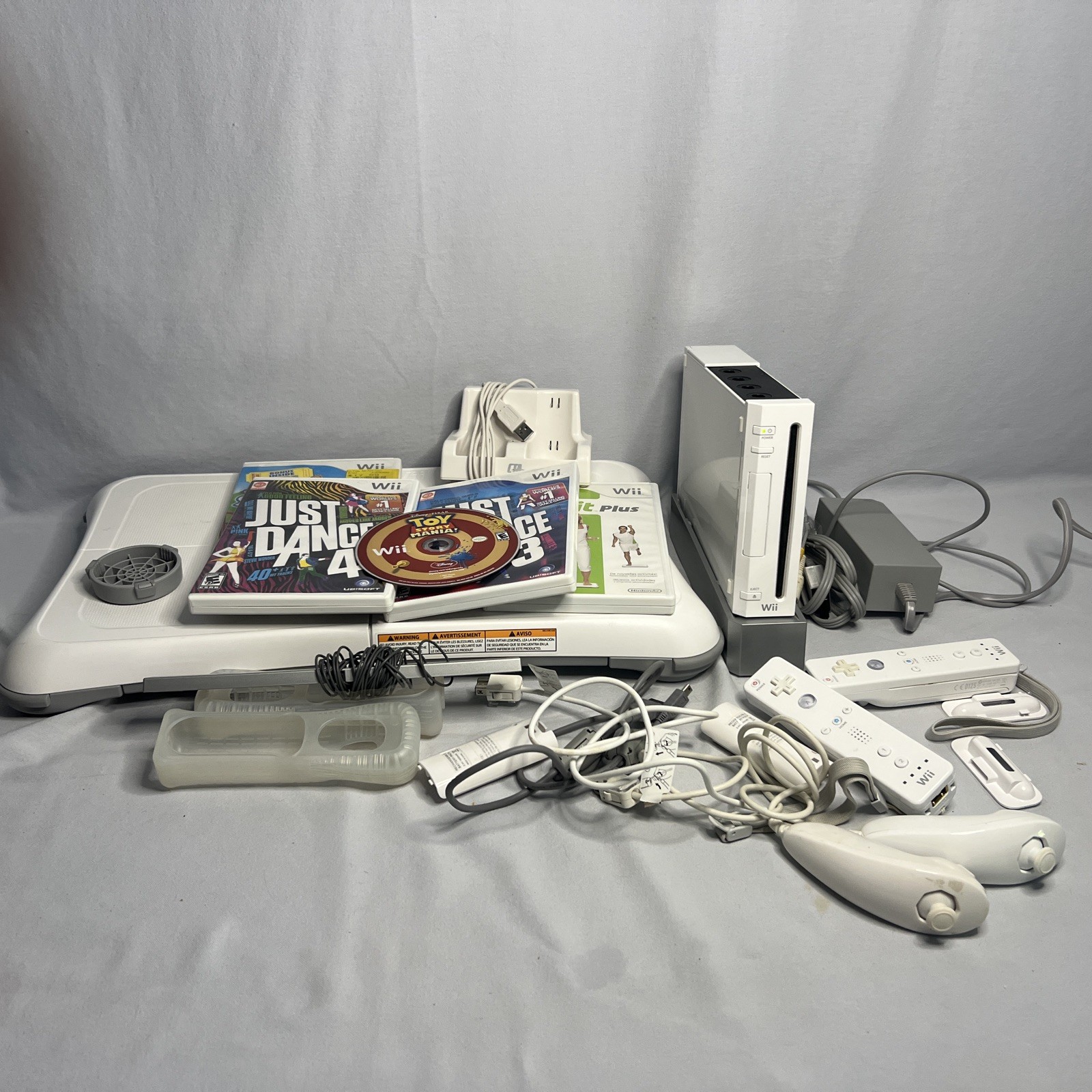 Wii Nintendo Console, Remotes, Cords, Remote Cases, Sensor, See Pic i1