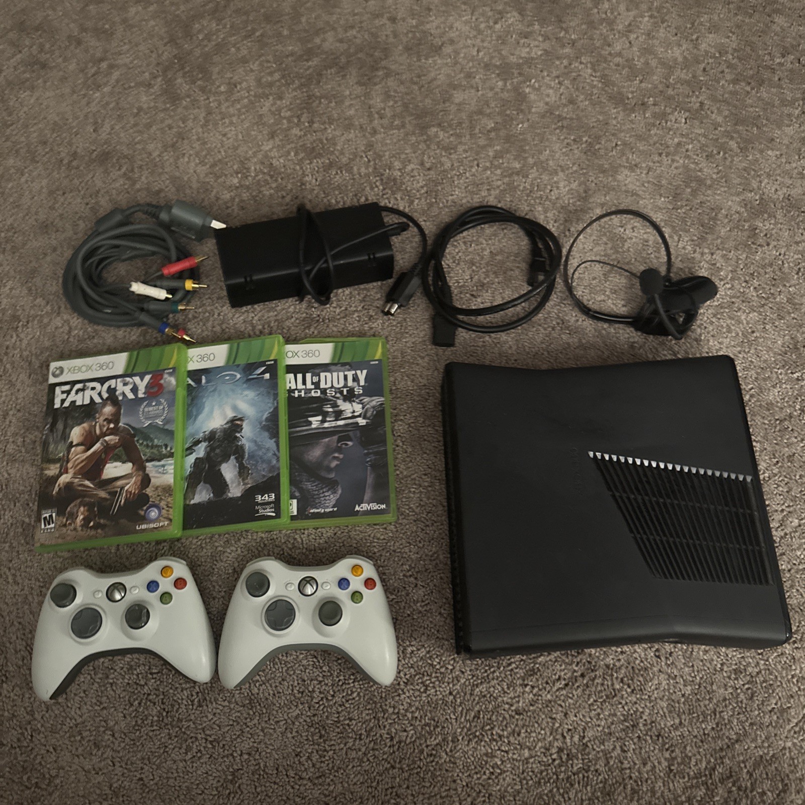 Xbox 360 S Bundle — 250GB, 2 Controllers, 3 Games — Read Condition