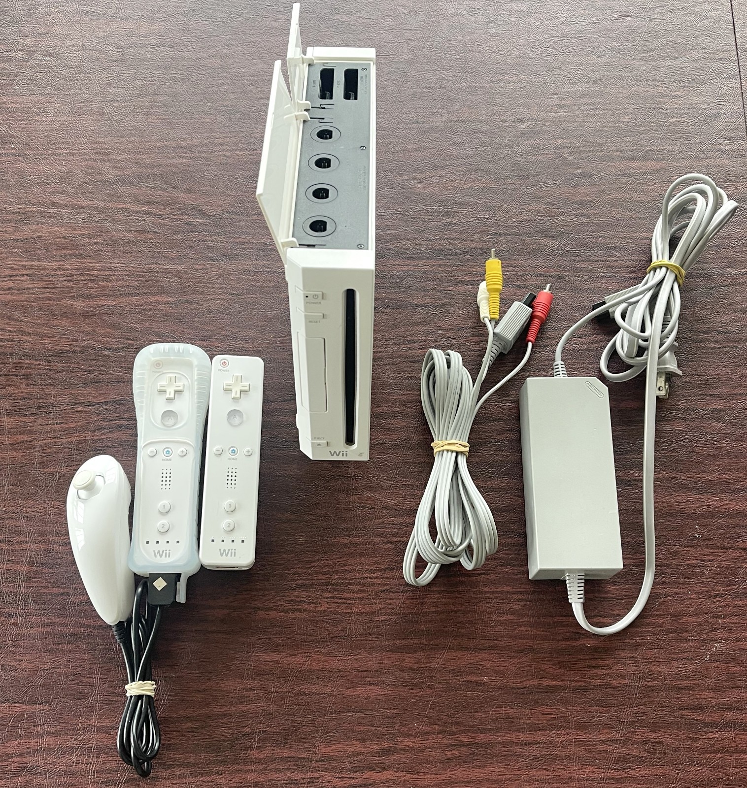 Nintendo Wii Console RVL-001 w/ Controller + Super Mario Game & OEM AC Adapter
