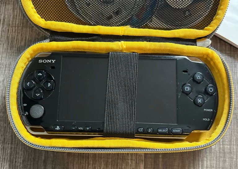Sony PSP 3001 Slim Black Console w/ Original Chargers New Battery and Case