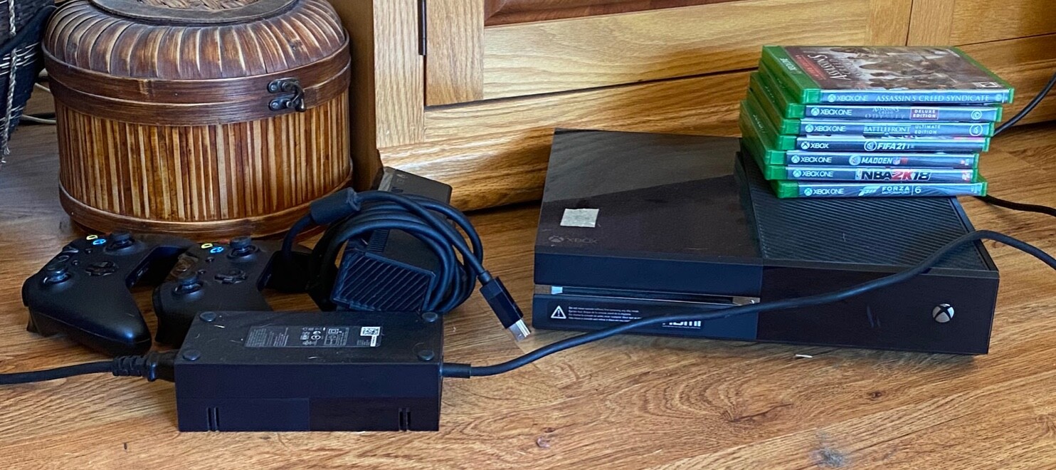Xbox One with Kinect- Ready to Play Bundle- 2 Controllers, 7, Games, and More