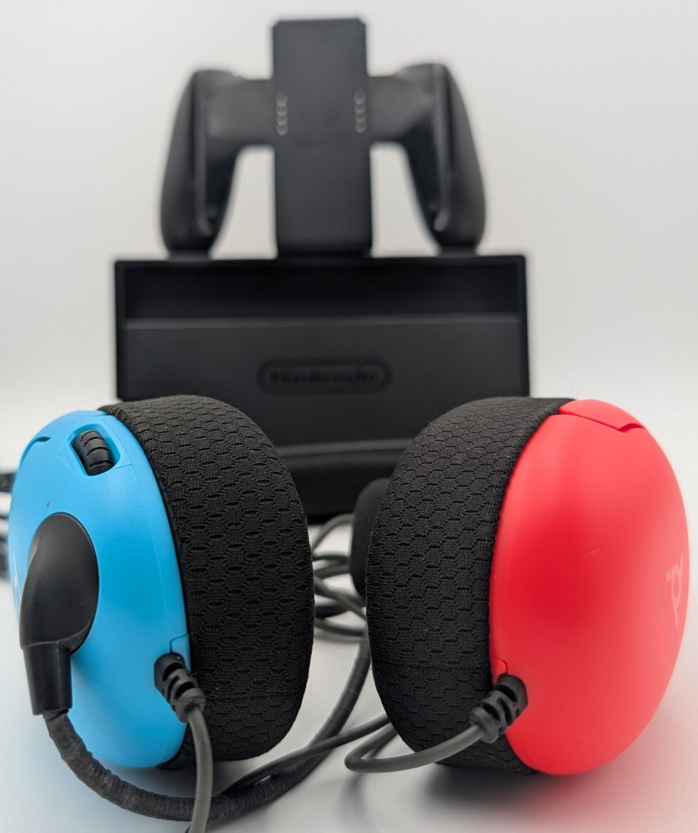 Nintendo Switch Accessories Lot – Official Dock, Joy‑Con Grip & Wired Headset