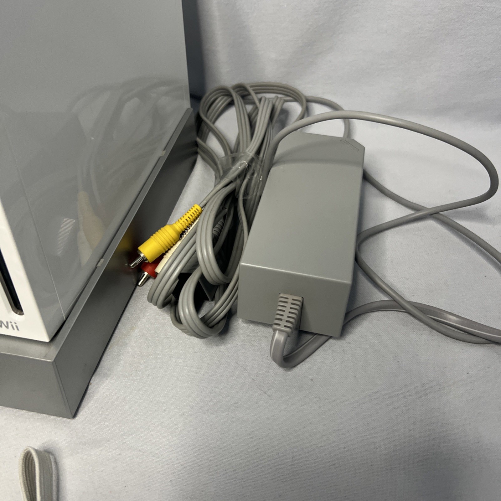Wii Nintendo Console, Remotes, Cords, Remote Cases, Sensor, See Pic i1
