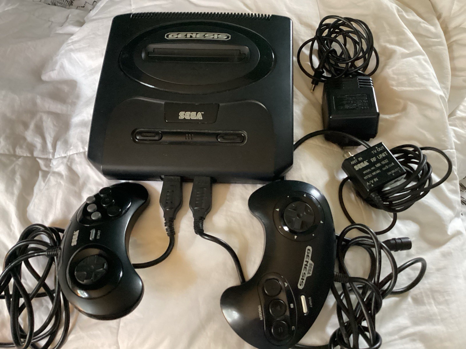 Vintage Saga Genesis Console MK-1631 Power Cord TV Cable 2 Controllers Tested