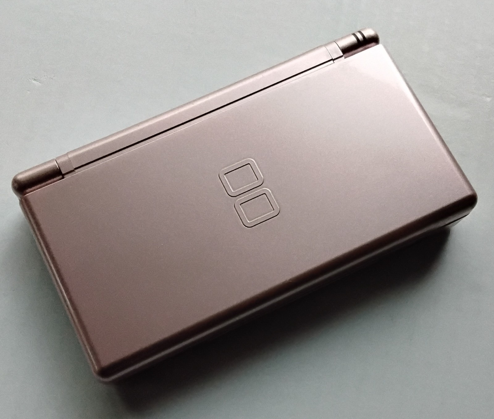 Rare 2008 Nintendo DS Lite Metallic Rose, Mock display unit