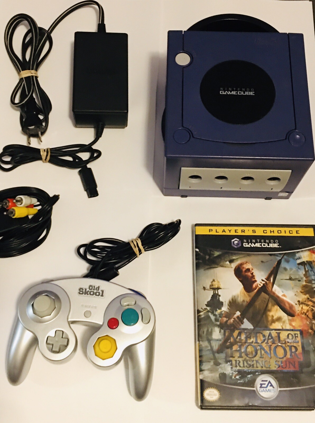 Gamecube w/ Old Skool Controller *Includes Medal Of Honor Rising Sun Disc 1 Only