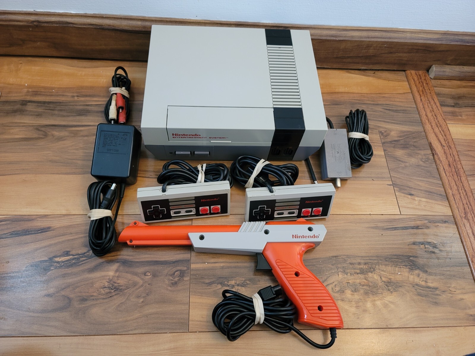 Nintendo NES System Console Action Set Blue Box CIB Complete In Box 4 Tested