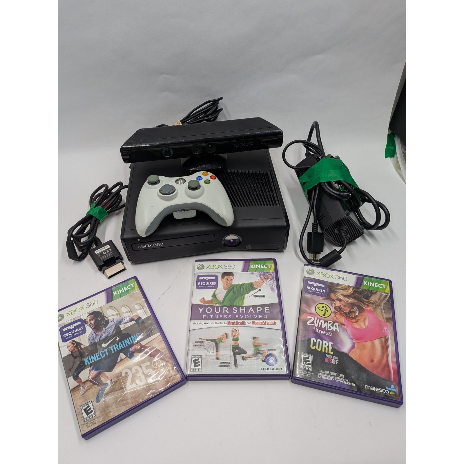Microsoft Xbox 360 S Console Bundle Model 1439 Black Kinect 3 Games Controller