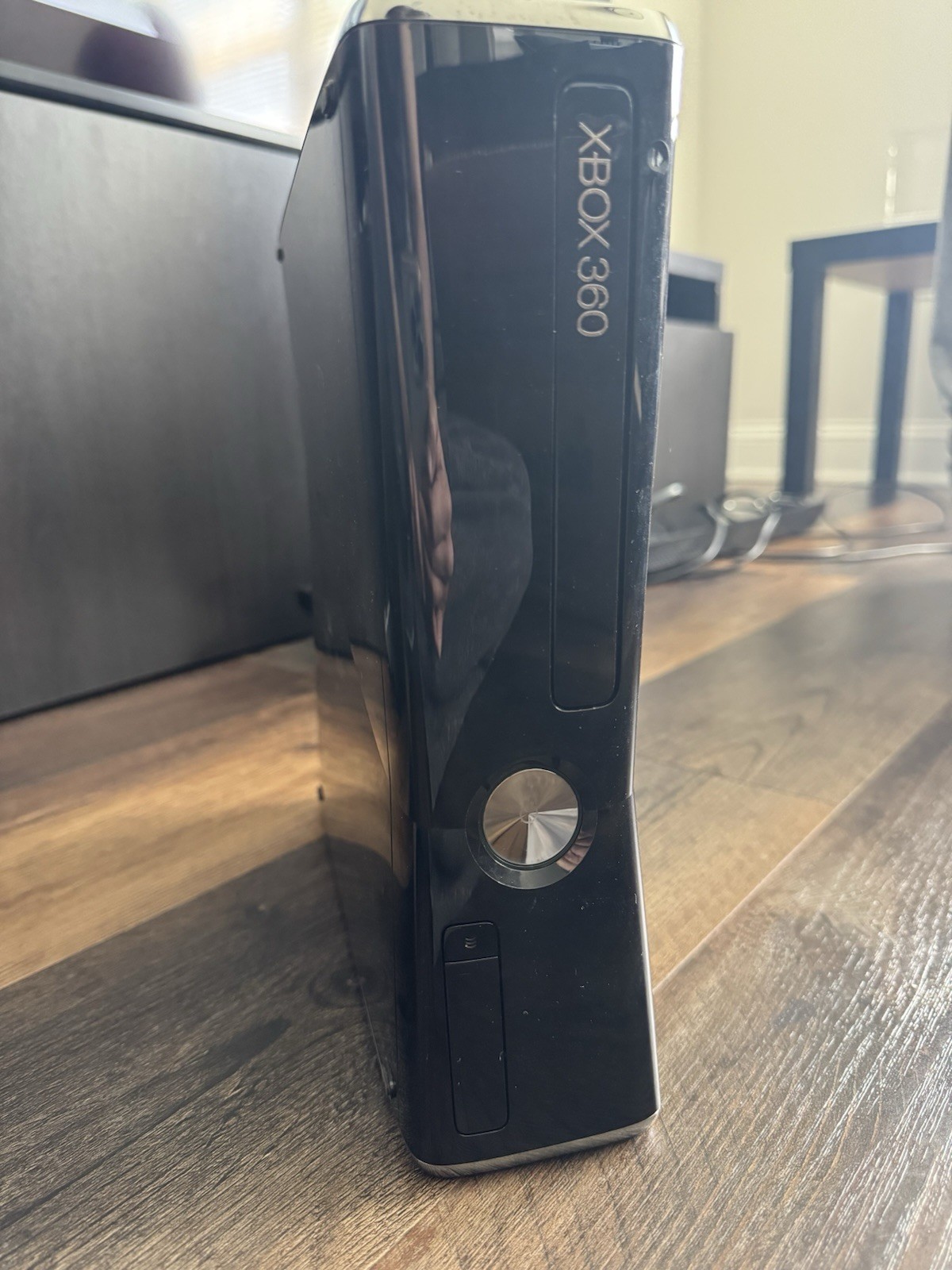 Microsoft Xbox 360 S Gaming Console and Kinect – Black Controller MissingBattery