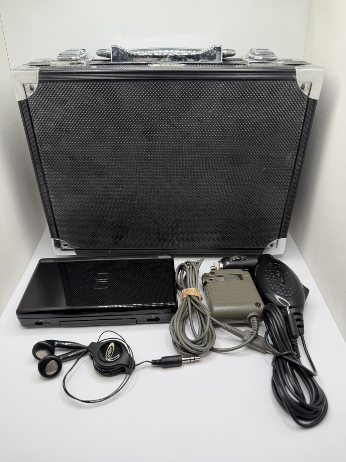 Nintendo DS Lite – Black (USG-001) Complete w/ Carrying Case & Accessories