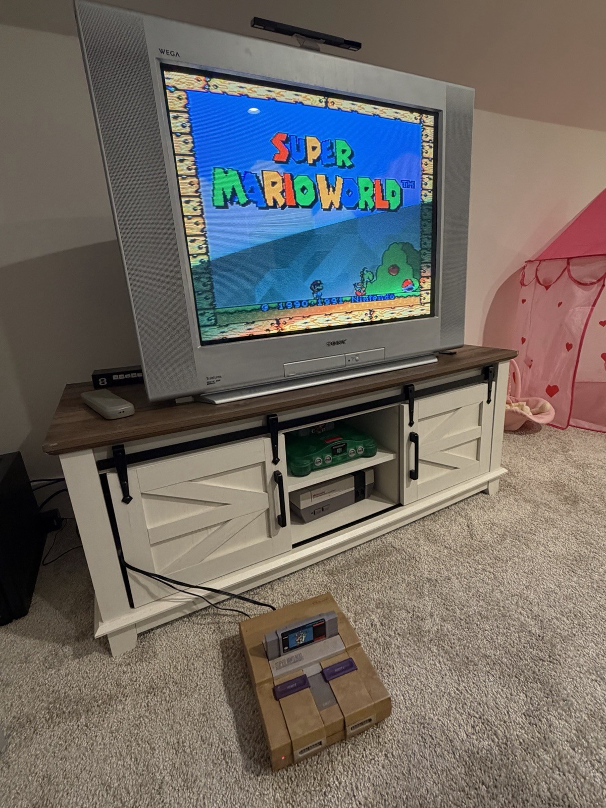 Super Nintendo Entertainment System SNS-001 Gray Discolored & AV Cable