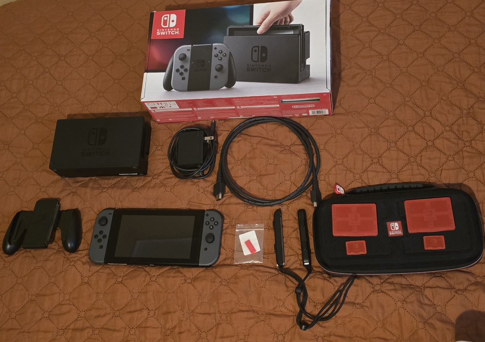 Nintendo Switch V1 Unpatched HAC-001 32GB Switch Console – Black Bundle