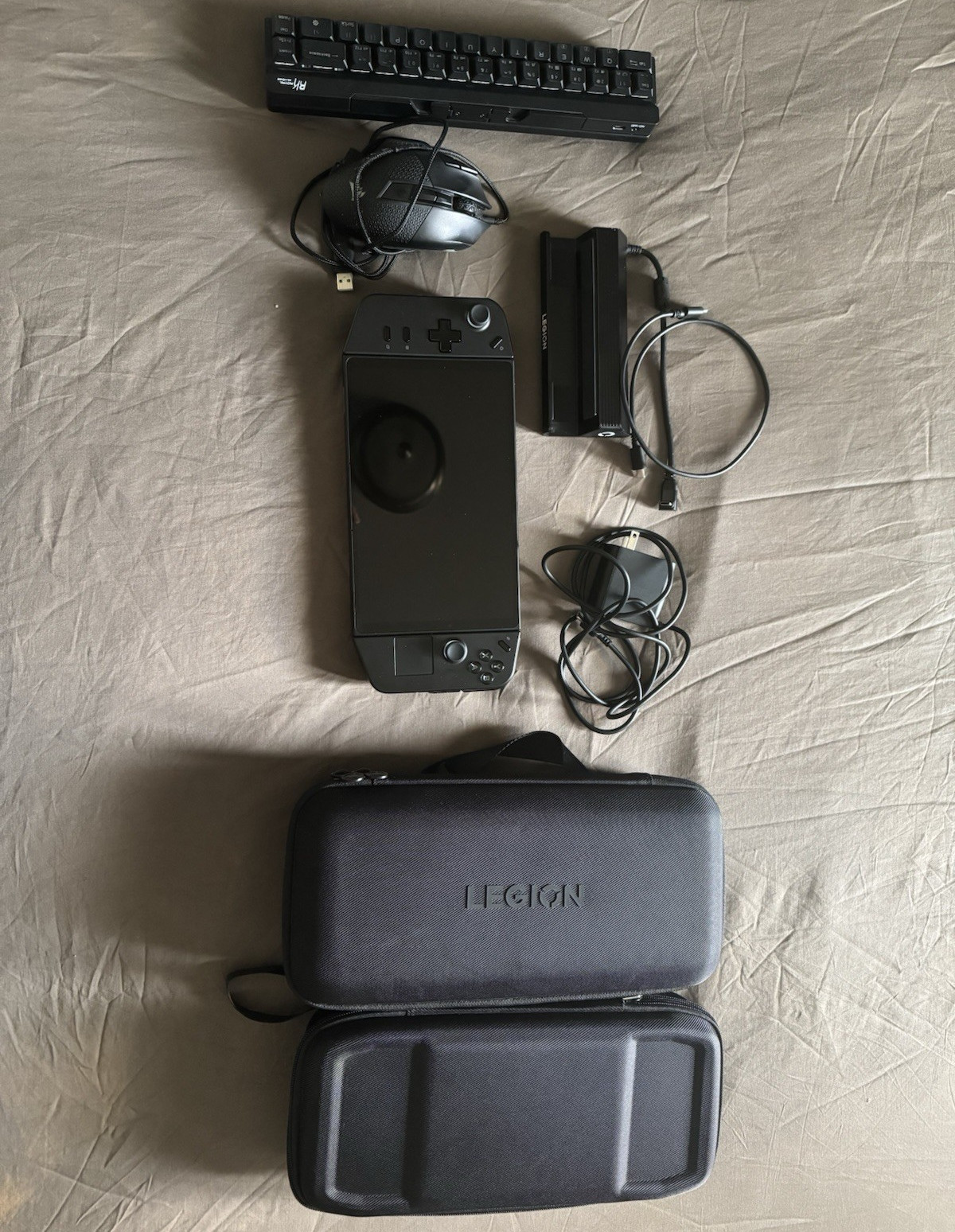 Lenovo Legion Go Z1 Extreme Handheld Gaming PC – 1TB – Excellent Condition