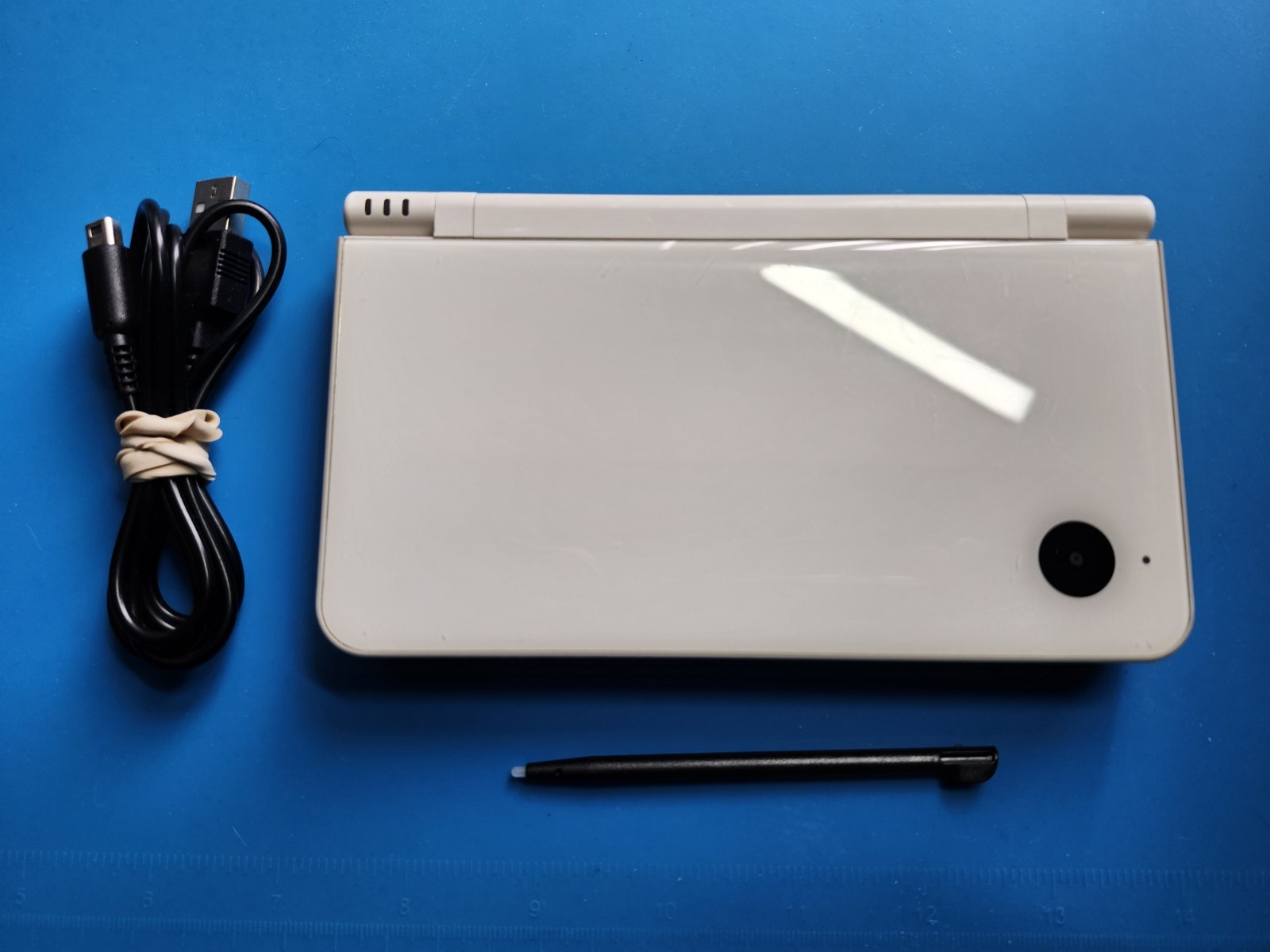 Nintendo DSi LL/XL – Natural White *CLEAN AND SHARP!*